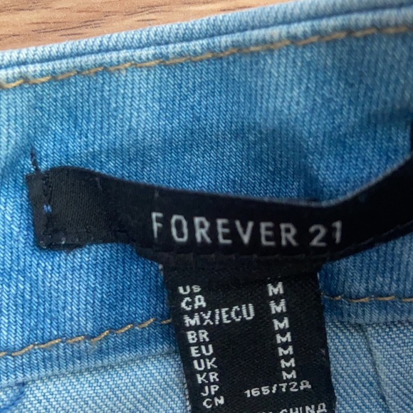 Super comfortable denim skirt with front rip slit in size M - Picture 3 of 3